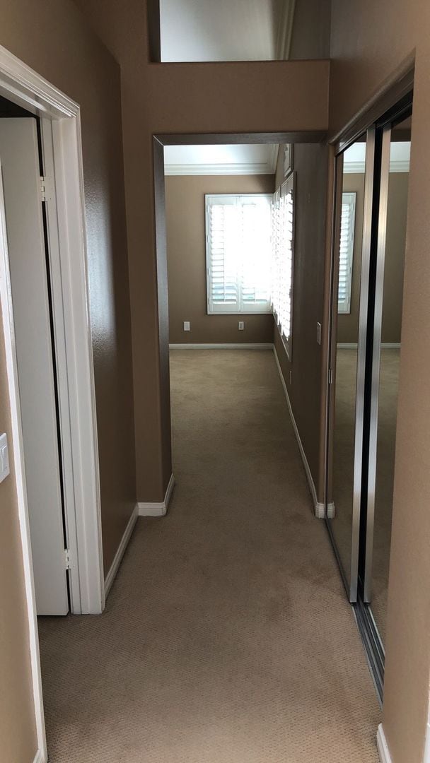 Building Photo - Stunning Sierra Del pro view home!