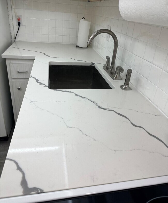 Building Photo - 1821 NE 62nd St