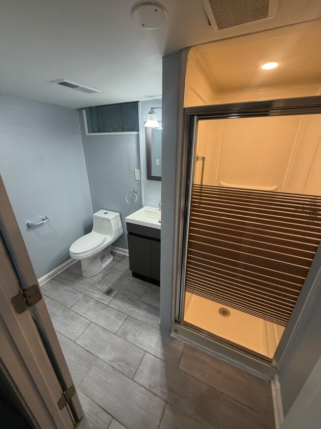 Building Photo - 11813 Pierce Way