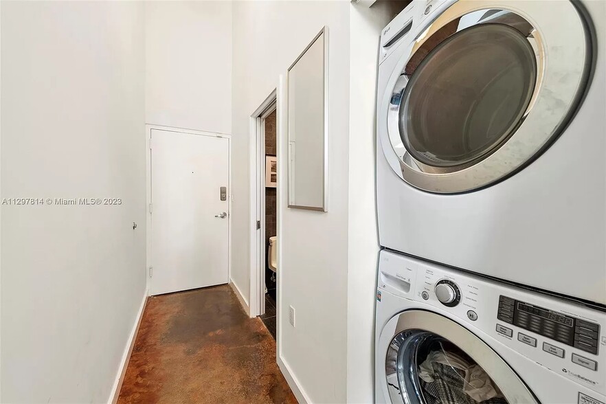 Building Photo - 221 Jefferson Ave