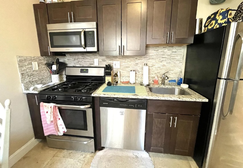 Building Photo - 1997 Commonwealth Ave