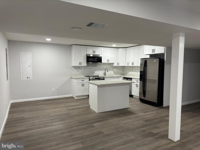 Building Photo - 6900 Ironbridge Ln