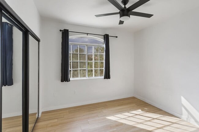 Building Photo - 3 Bed Condo In Gated West Side Community