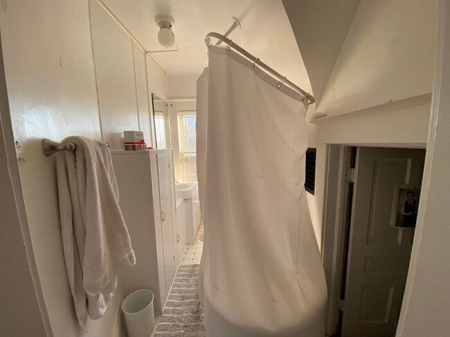 Building Photo - $6,000 | 8 Bedroom, 4 Bathroom Multi Floor...