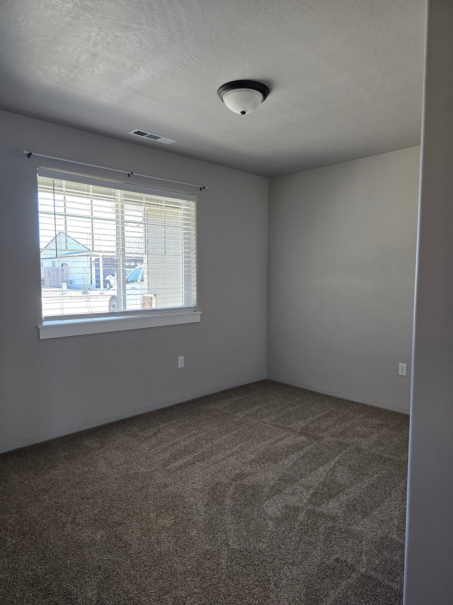 2nd bedroom - 983 Stonewater Dr