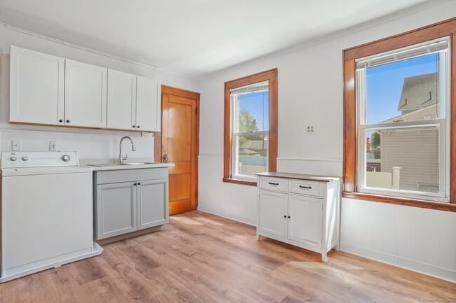 Building Photo - 108 Barnum Ter