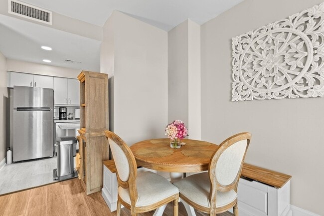 Building Photo - 100 Shearwater Ct E