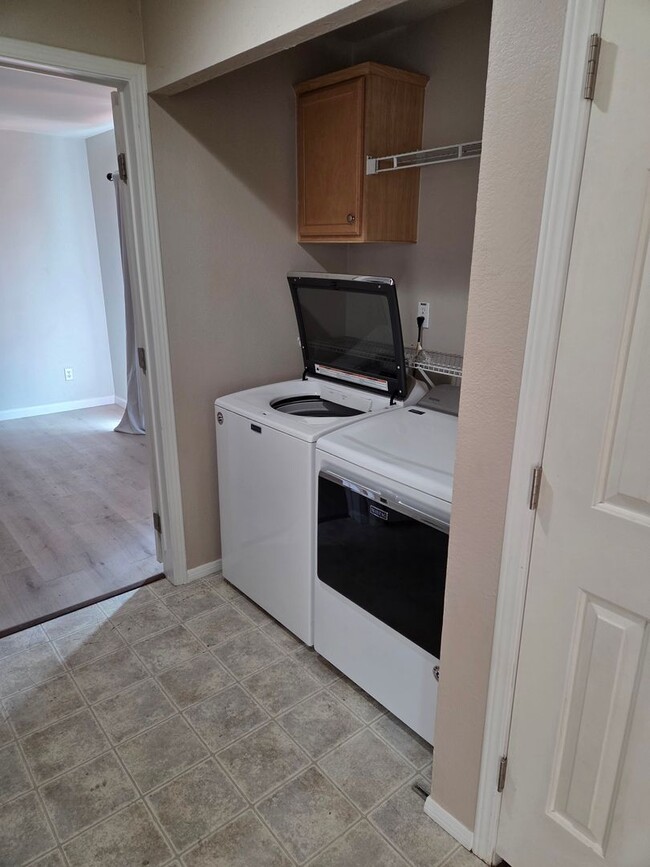 Building Photo - AVAILABLE NOW! Beautifully Remodeled Home ...
