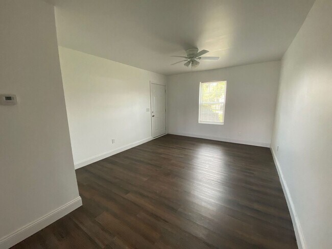 Building Photo - Efficient 2 Bed/1 Bath Duplex Unit in Springfield w/Easy Access to Tyndall AFB! **SPECIAL: 1/2 Of...