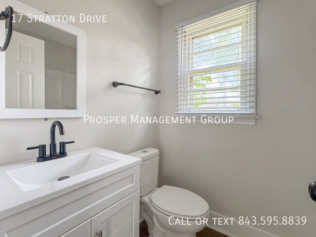 Building Photo - 17 Stratton Dr