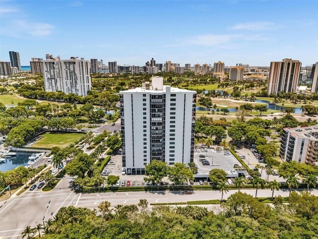 Building Photo - 3375 N Country Club Dr