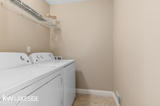 Building Photo - 11637 Squiers Blvd