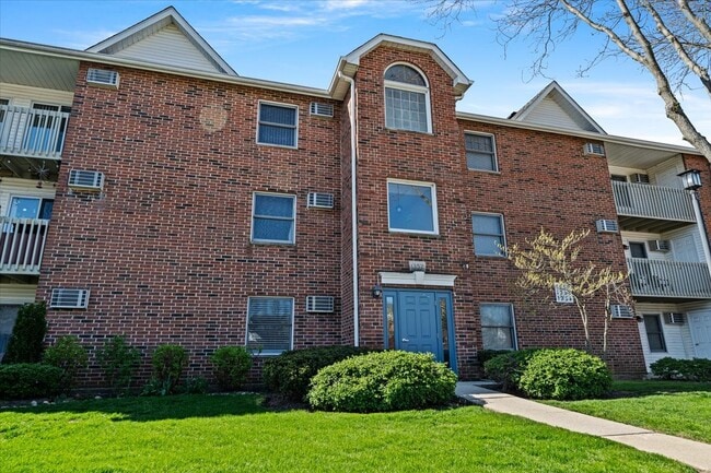 Primary Photo - 1352 Cunat Ct