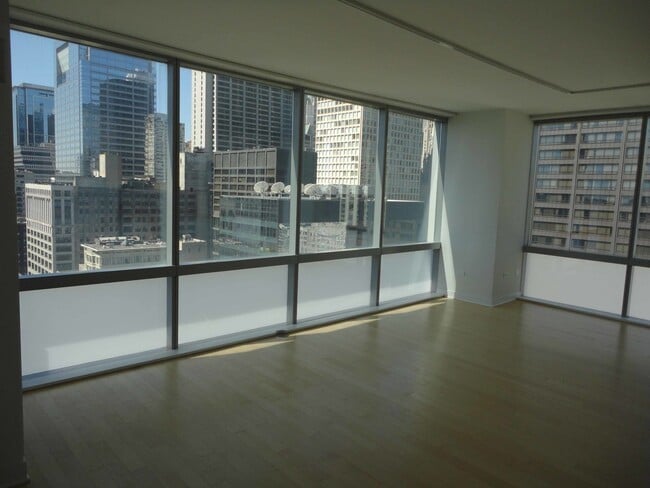 Building Photo - 8 E Randolph St