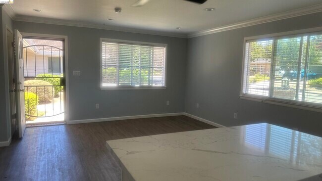 Building Photo - 101 Shady Ln