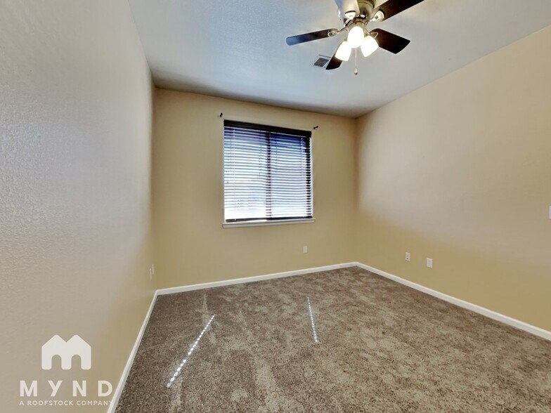 Building Photo - 803 E 98th Ave