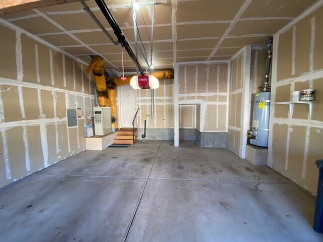 Building Photo - 15 Glen Lake Dr