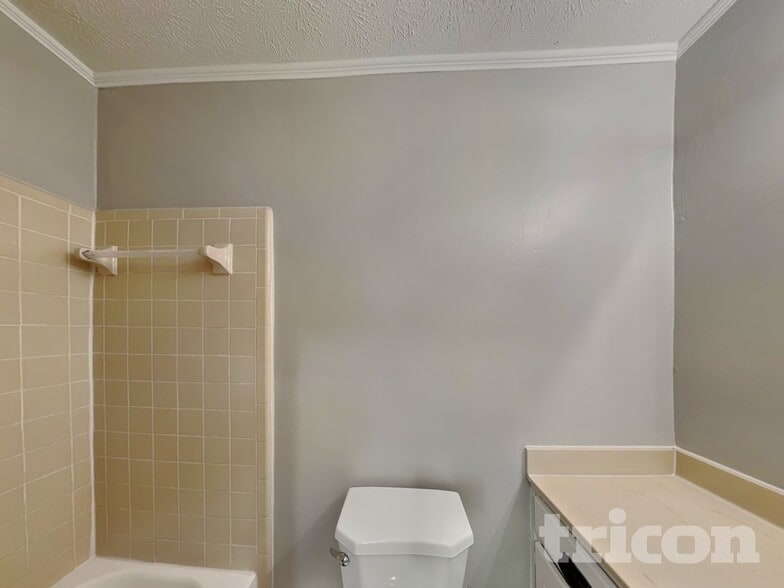 Building Photo - 125 Tanglewood Dr