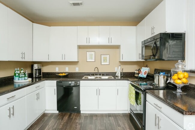 Primary Photo - Modern Living with Breezy Comfort!