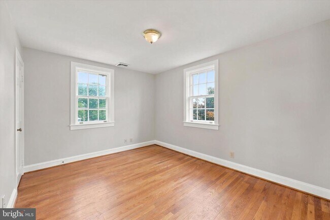 Building Photo - 843 Taylor St