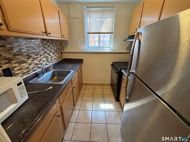 Building Photo - 12 N Taylor Ave