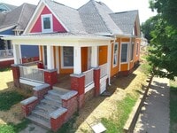 Building Photo - Renovated 5BR/3BA Cottage Near UTK | Walka...