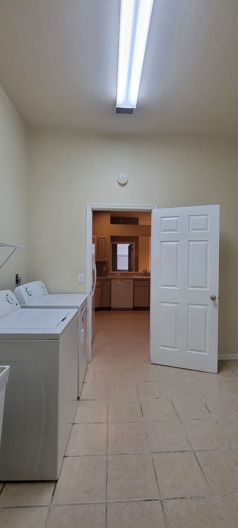 Building Photo - 3/2 (Hickory Walk in Haile Plantation) Beautiful home off the 15th Green of Haile Golf Course.