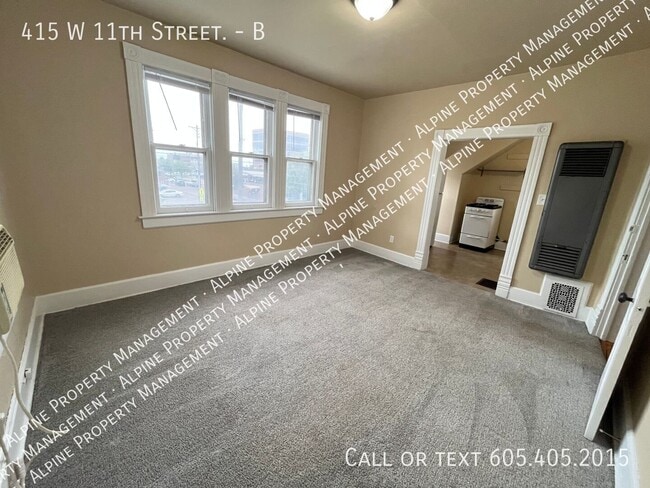 Building Photo - 415 W 11th St