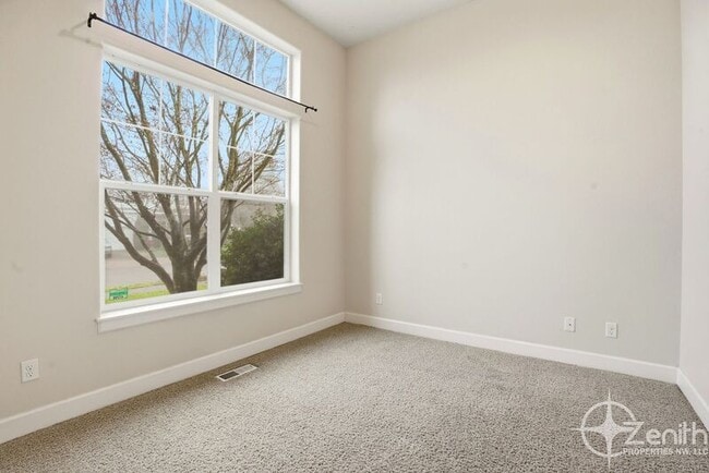 Building Photo - 15205 NE 102nd Way