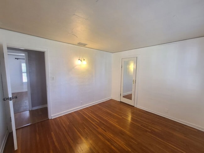 Building Photo - Home with All Utilities Included Now Available in Calexico!