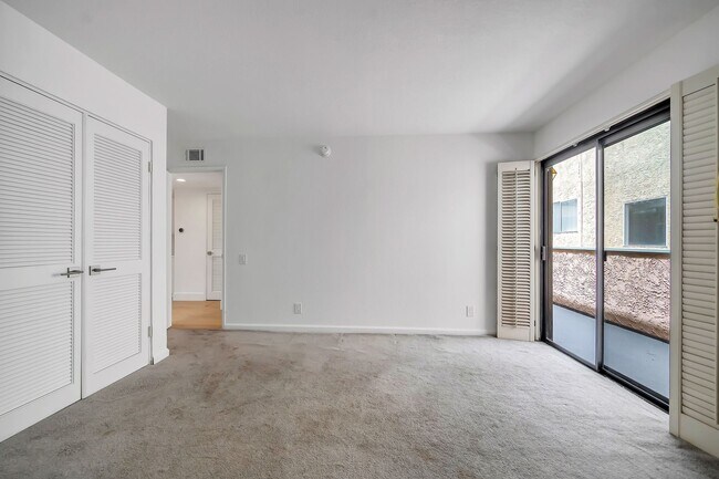 Building Photo - 4424 Coldwater Canyon Ave