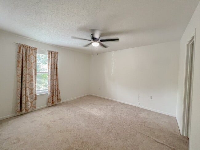 Building Photo - 17 Falcon Ridge Ln