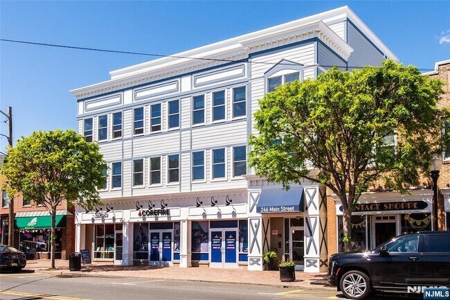 Building Photo - 246 Main St