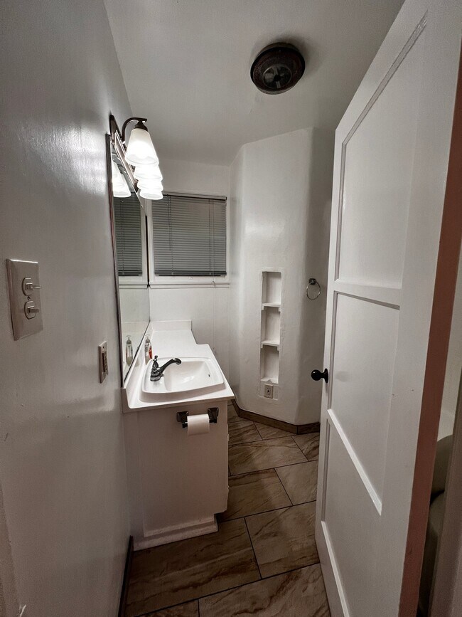 Building Photo - 3880 Roble Vista Dr