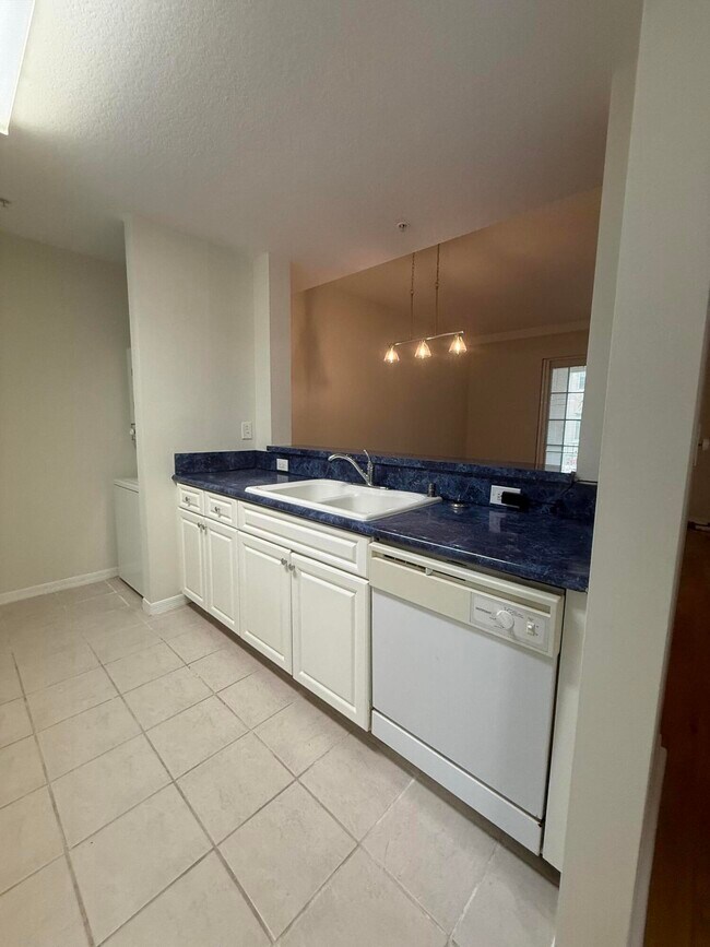 Building Photo - 1200 Town Center Dr