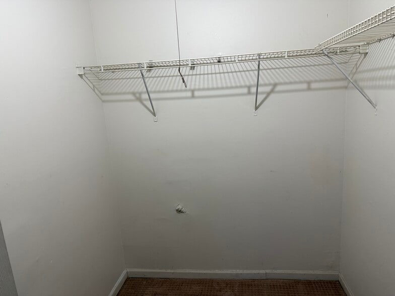 Building Photo - 844 College Blvd