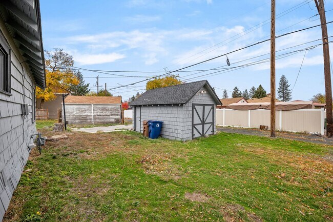 Building Photo - Charming Garland Area Home!