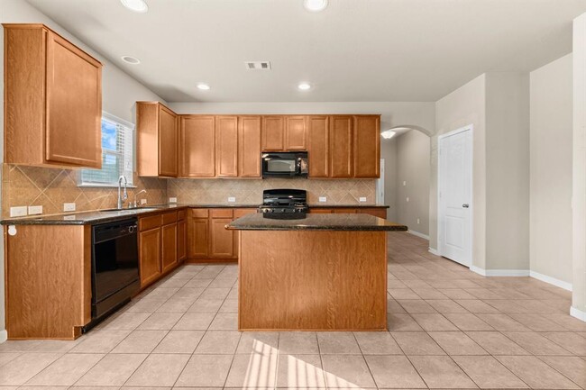 Building Photo - 2827 Lockeridge Oaks Dr