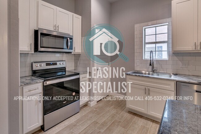 Building Photo - AMAZING NORMAN HOME AVAILABLE TO PRE-LEASE...