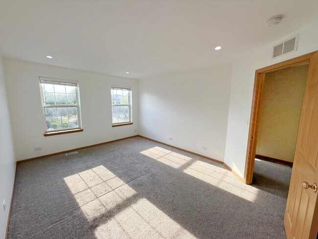Building Photo - 2534 Hillsboro Blvd