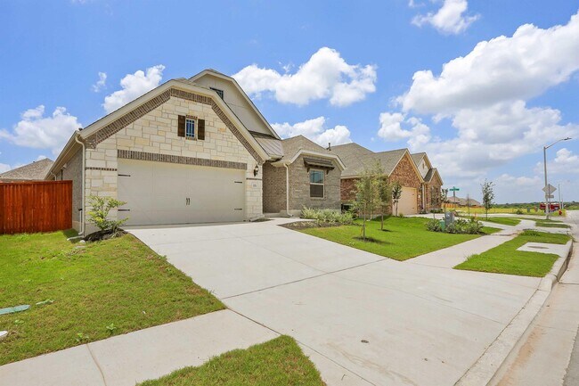 Building Photo - 335 Spinnaker Loop