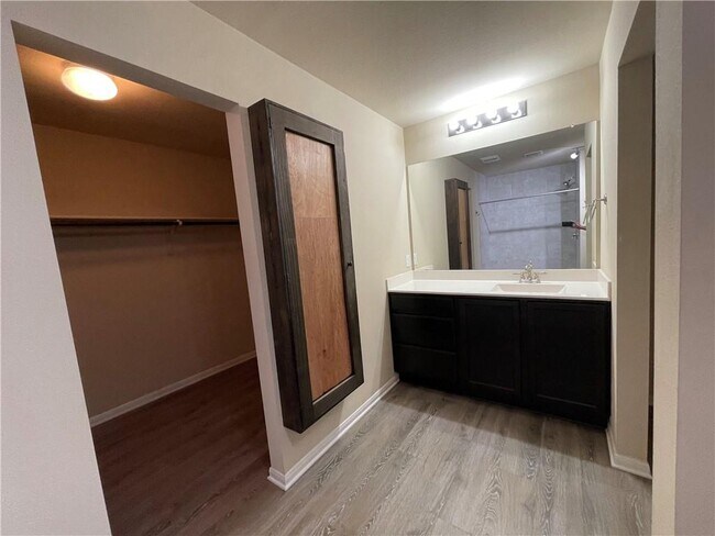 Building Photo - 222 Camellia Dr