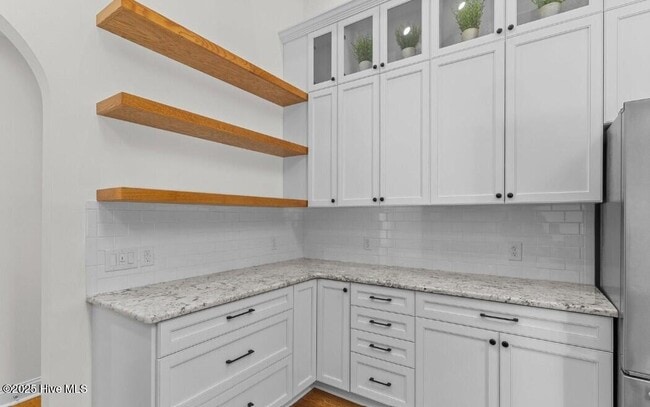 Building Photo - 8825 Sawmill Creek Ln