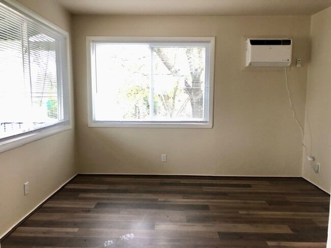Building Photo - Charming 2 bedroom, 1 bath home near Sutte...