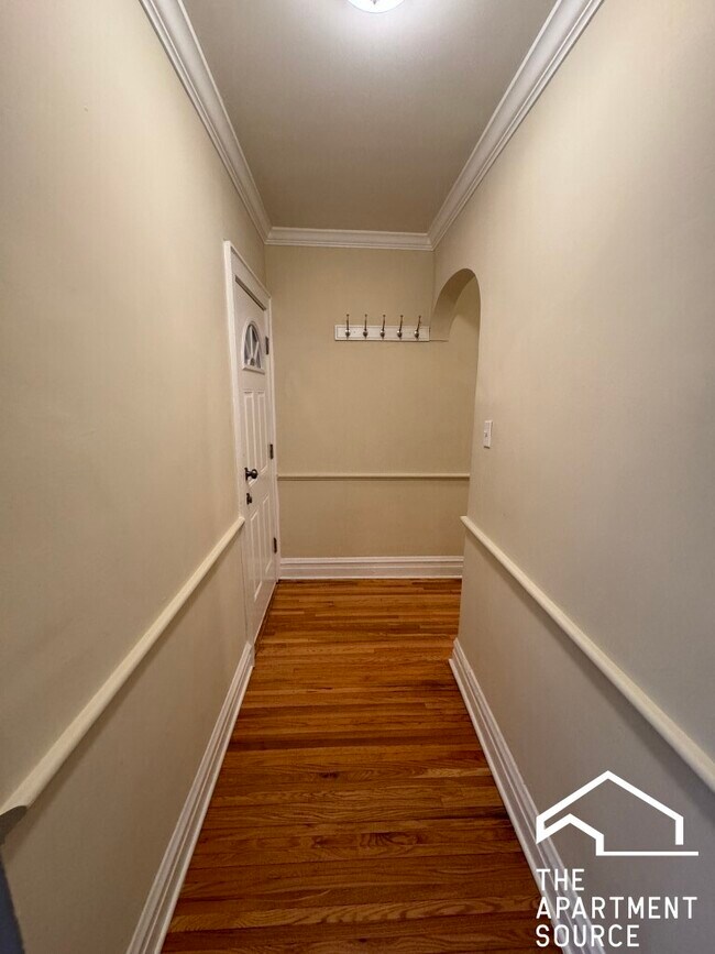 Building Photo - 2221 W Arthur Ave