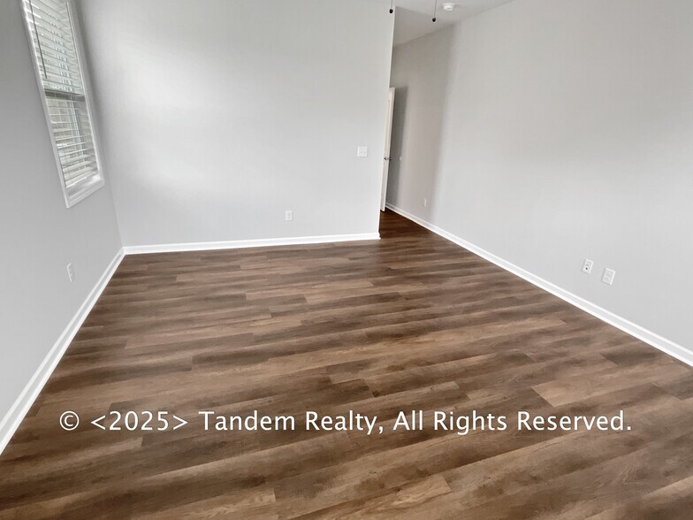 Building Photo - 8020 Forest Hills Dr