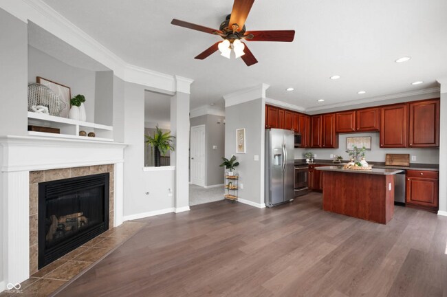 Building Photo - 3546 N Golden Gate Dr