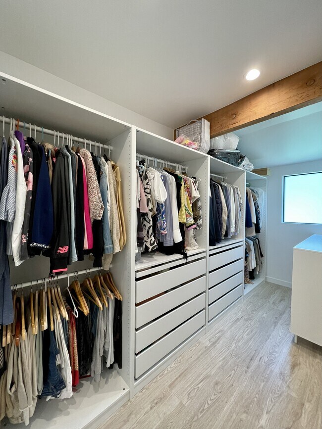 Building Photo - 6143 Carpenter Ave