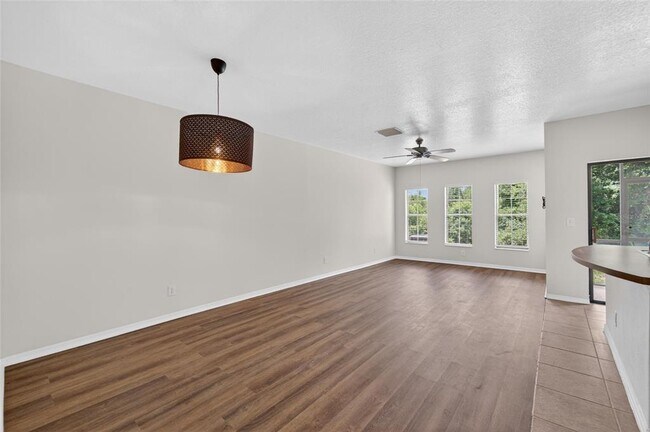 Building Photo - 30132 Mossbank Dr