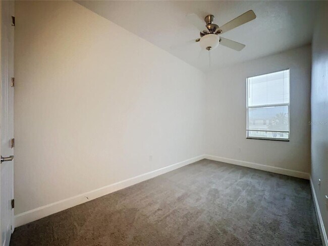 Building Photo - 2053 Green Oak Ct